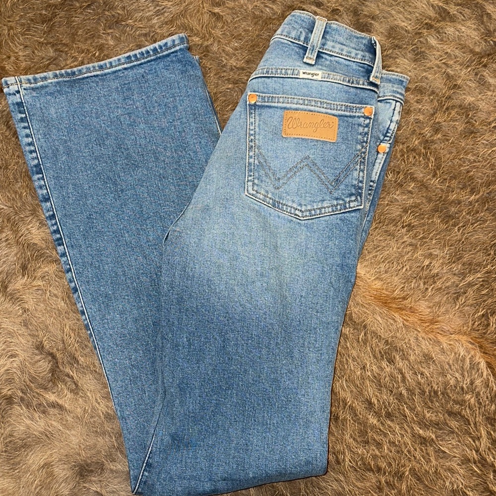 Wrangler Women's Classic Blue Straight Leg Jeans